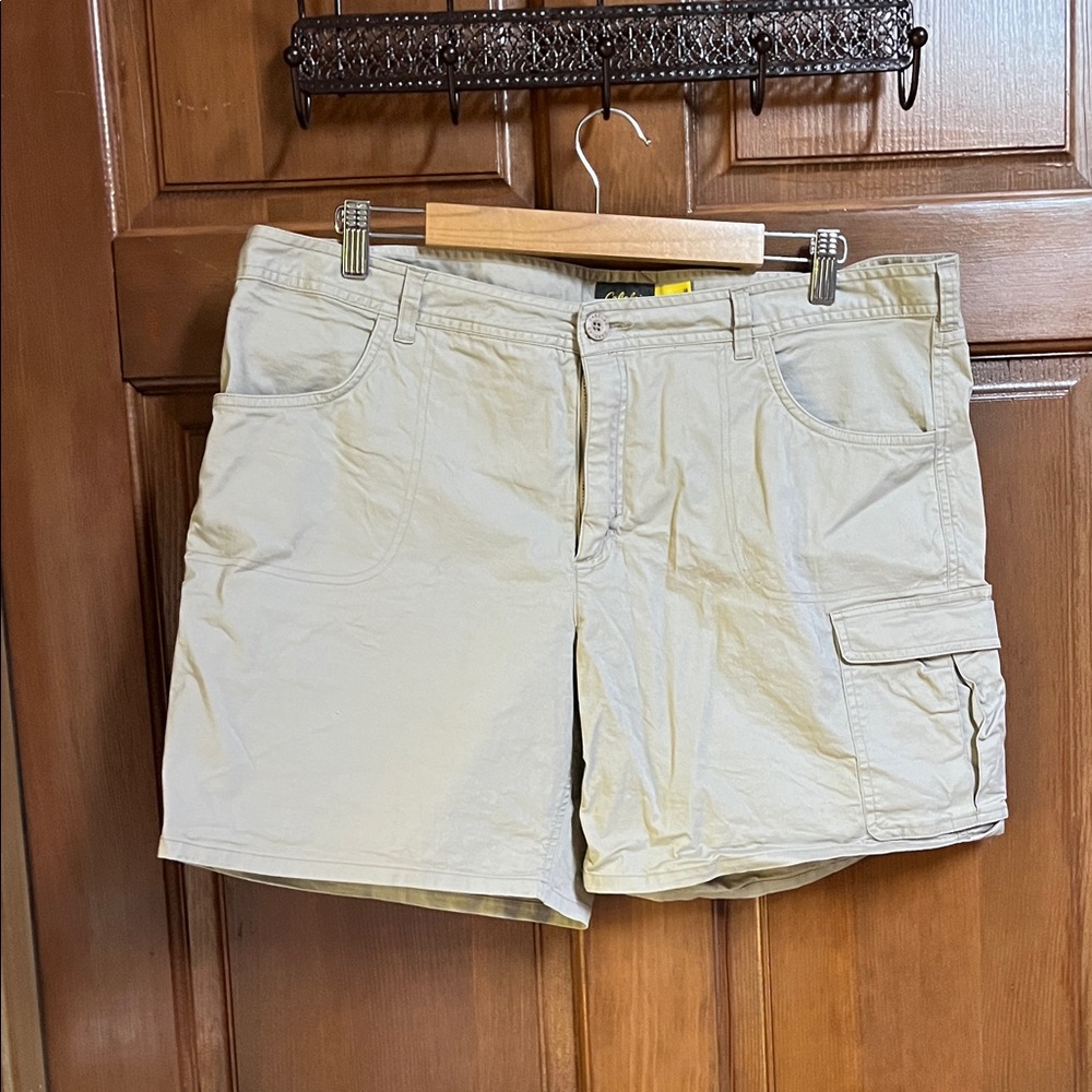 Cabela's Women's Light Tan Cargo Shorts Size 18